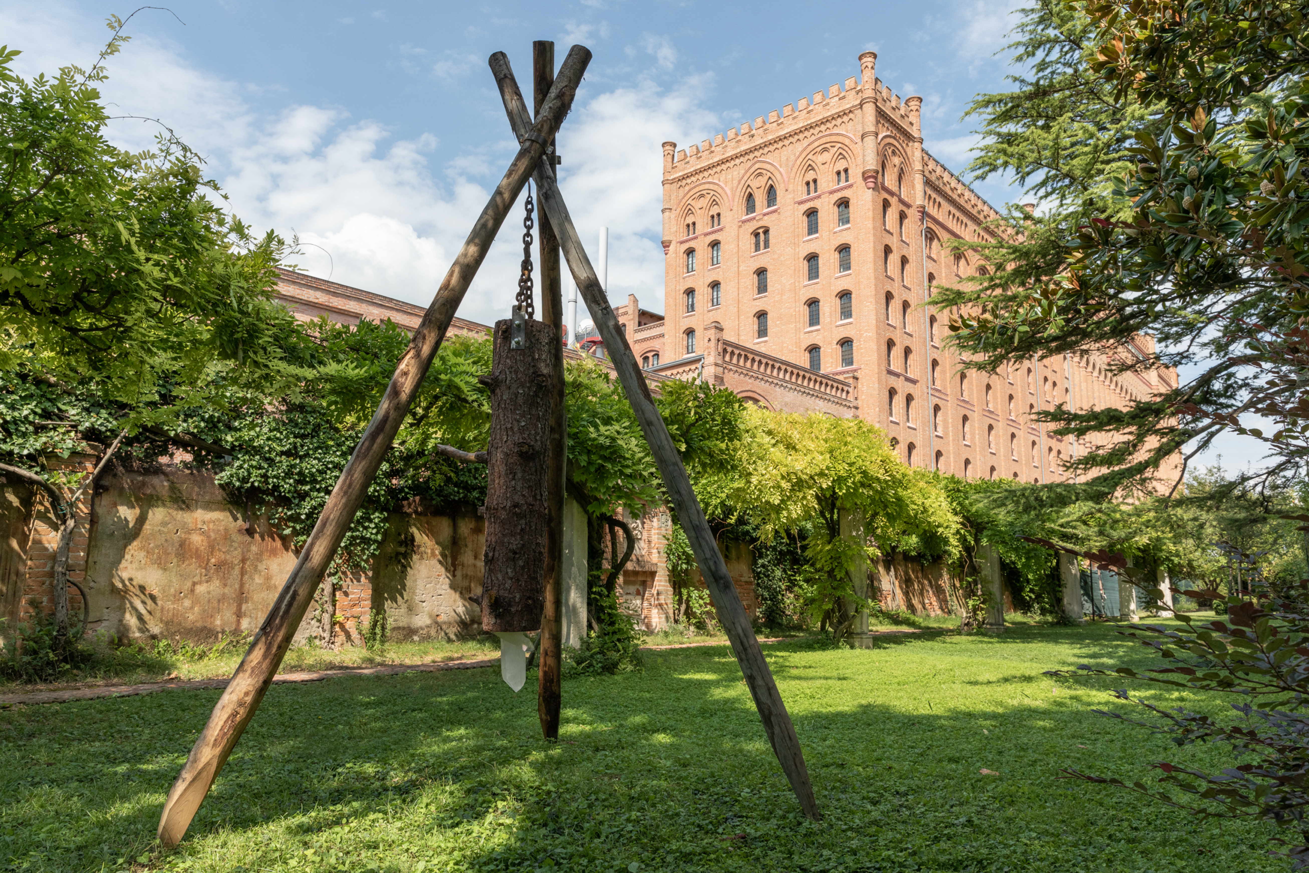 Pendolo nei giardino Fortuny Venezia